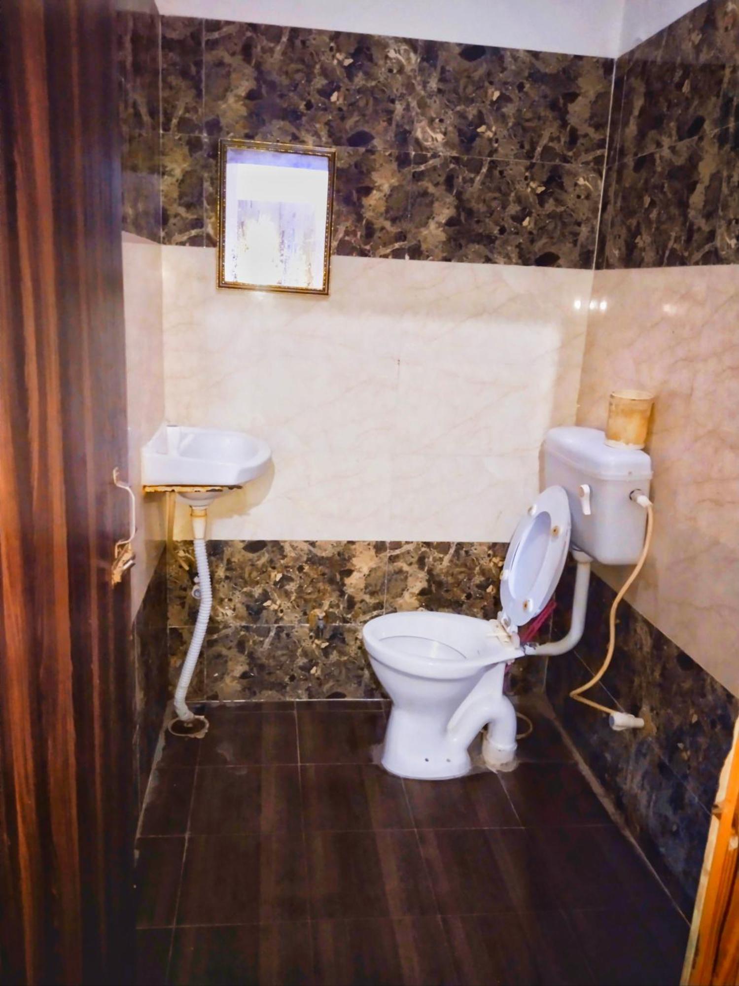 Balaji Homestay Mathura In Vrindavan מראה חיצוני תמונה